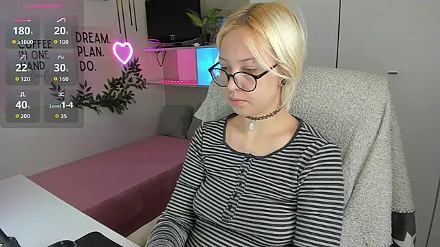 Snapshot of Neko_Sora chatting on April 25, 9:12 pm Neko Sora online show from April 25, 9:12 pm