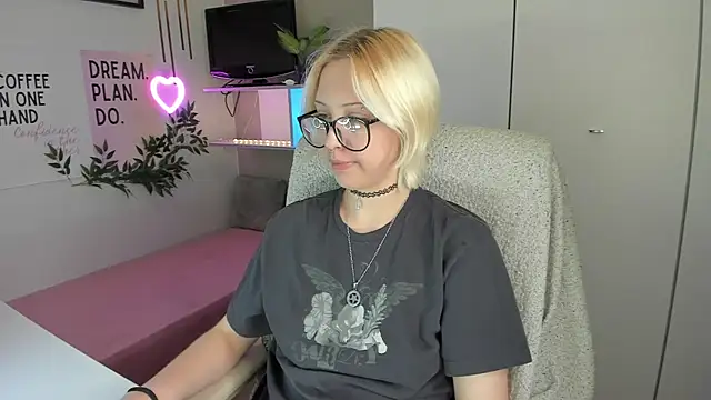 Snapshot of Neko_Sora chatting on May 18, 10:59 pm Neko Sora online show from May 18, 10:59 pm