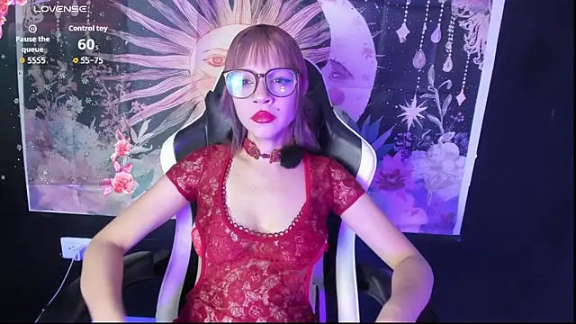 Snapshot of LaxiViolet chatting on July 3, 8:15 pm LaxiViolet online show from July 3, 8:15 pm