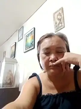 Snapshot of jeanyummytits chatting on April 29, 10:38 pm jeanyummytits online show from April 29, 10:38 pm