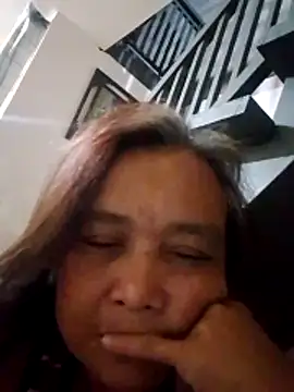 Snapshot of jeanyummytits chatting on May 1, 1:37 pm jeanyummytits online show from May 1, 1:37 pm