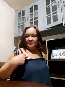 Snapshot of jeanyummytits chatting on May 14, 2:46 pm jeanyummytits online show from May 14, 2:46 pm