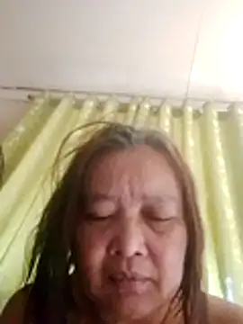 Snapshot of jeanyummytits chatting on May 20, 5:57 am jeanyummytits online show from May 20, 5:57 am