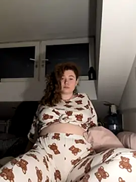 AmeliFoxi online show from April 15, 8:42 pm