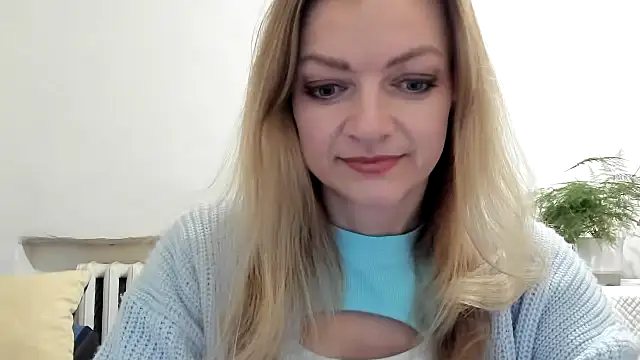 Snapshot of Severina7 chatting on April 15, 7:10 pm Severina7 online show from April 15, 7:10 pm