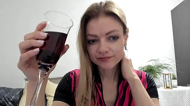 Snapshot of Severina7 chatting on April 17, 7:39 pm Severina7 online show from April 17, 7:39 pm