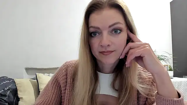 Snapshot of Severina7 chatting on April 19, 6:32 pm Severina7 online show from April 19, 6:32 pm