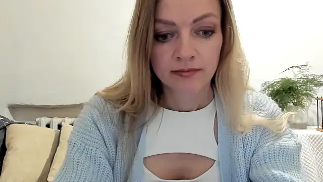 Snapshot of Severina7 chatting on April 20, 7:26 pm Severina7 online show from April 20, 7:26 pm