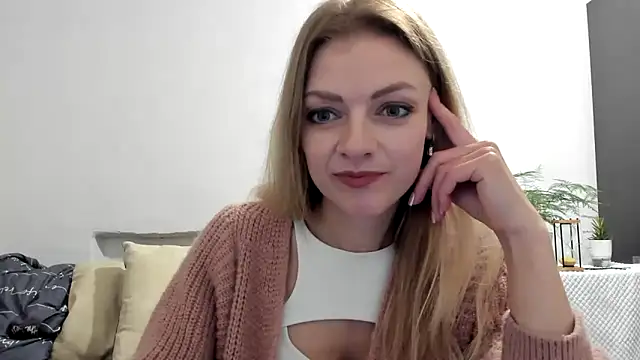 Snapshot of Severina7 chatting on April 28, 8:14 pm Severina7 online show from April 28, 8:14 pm