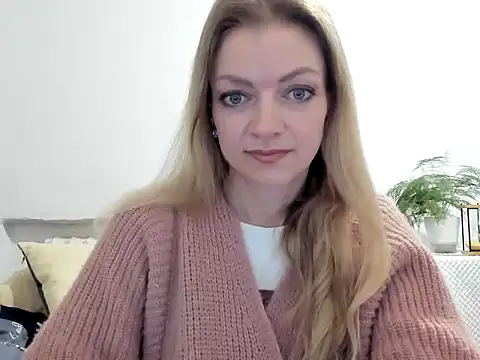 Snapshot of Severina7 chatting on May 2, 7:19 pm Severina7 online show from May 2, 7:19 pm