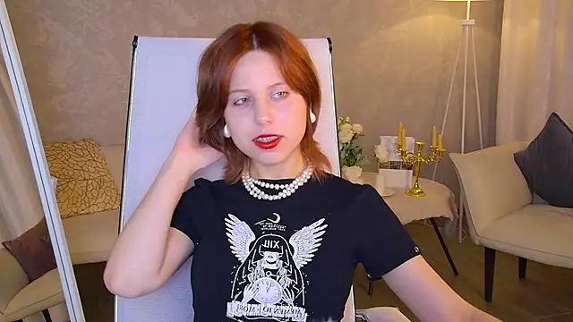 VivienneHebert online show from May 18, 10:04 pm
