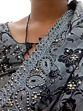 Snapshot of Miss_Divyaa chatting on May 1, 2:16 am Miss Divyaa online show from May 1, 2:16 am