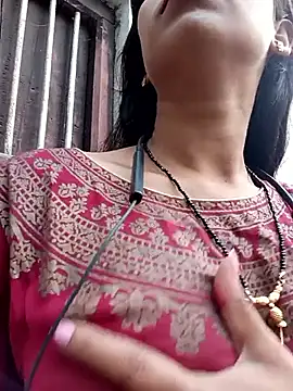 Snapshot of Miss_Divyaa chatting on May 4, 12:39 am Miss Divyaa online show from May 4, 12:39 am