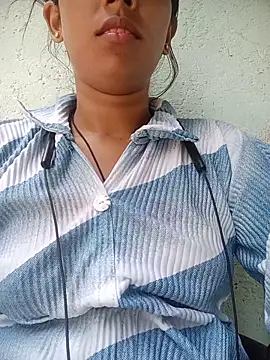 Snapshot of Miss_Divyaa chatting on May 16, 6:21 am Miss Divyaa online show from May 16, 6:21 am