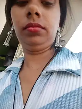 Snapshot of Miss_Divyaa chatting on May 20, 1:01 am Miss Divyaa online show from May 20, 1:01 am