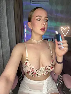 AlisaPearl online show from May 25, 5:52 pm