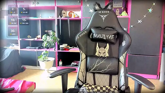 Snapshot of Neon_Baddie chatting on July 7, 7:56 am Neon Baddie online show from July 7, 7:56 am
