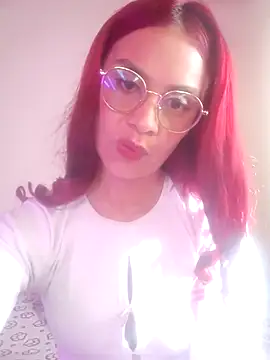 Snapshot of tinny_emiily chatting on April 22, 1:34 pm tinny emiily online show from April 22, 1:34 pm