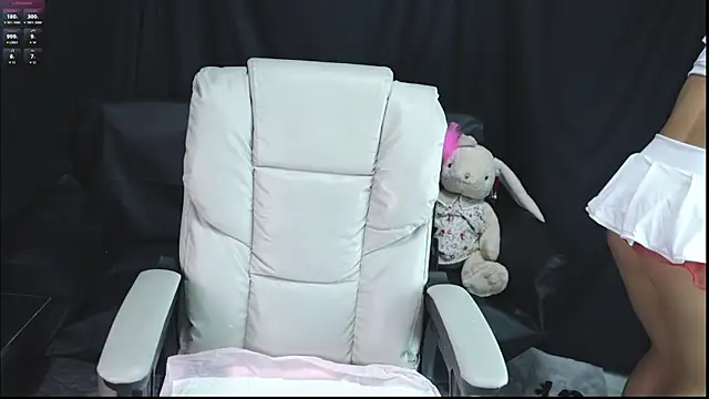 Snapshot of Mia--11 chatting on May 30, 6:38 pm Mia--11 online show from May 30, 6:38 pm