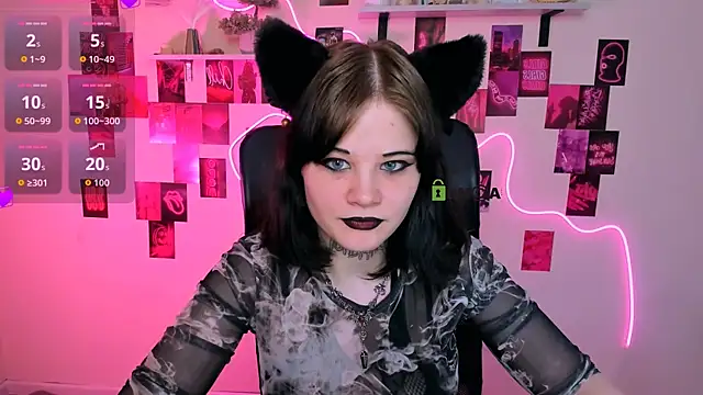 nikki kiss  online show from May 22, 10:21 am