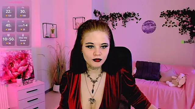nikki kiss  online show from July 8, 8:41 am