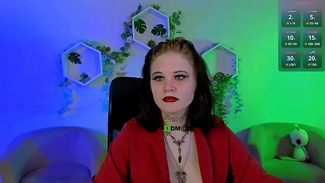 nikki kiss  online show from July 10, 8:40 am