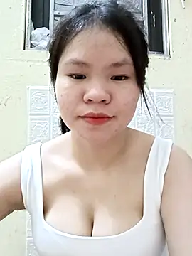 Seraphinahh online show from April 28, 3:50 pm