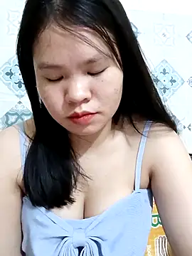 Seraphinahh online show from May 10, 3:28 pm