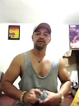 Snapshot of AlejoMoretti chatting on April 30, 11:09 pm AlejoMoretti online show from April 30, 11:09 pm