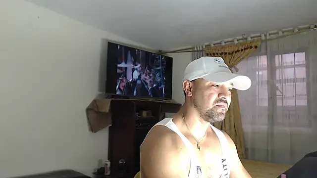 Snapshot of AlejoMoretti chatting on May 7, 12:10 pm AlejoMoretti online show from May 7, 12:10 pm