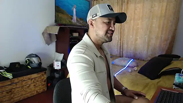 Snapshot of AlejoMoretti chatting on May 14, 12:34 pm AlejoMoretti online show from May 14, 12:34 pm