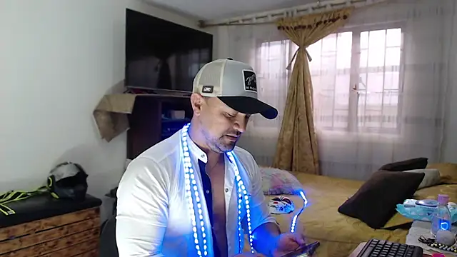 Snapshot of AlejoMoretti chatting on May 15, 12:34 pm AlejoMoretti online show from May 15, 12:34 pm