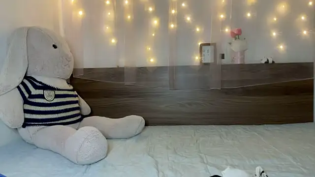 Snapshot of shy_pink_doll chatting on May 23, 4:00 pm shy pink doll online show from May 23, 4:00 pm