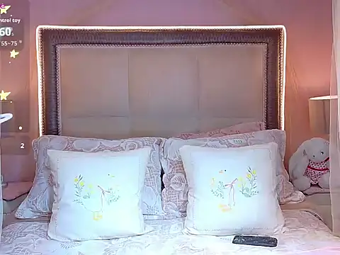 Snapshot of VaLuu__ chatting on May 15, 12:45 pm VaLuu online show from May 15, 12:45 pm