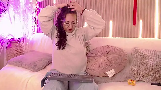 Velvet Curly online show from May 23, 12:20 pm