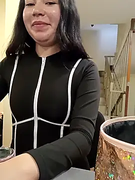 Emiily  Evans online show from May 7, 4:12 pm
