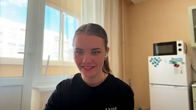 Snapshot of doana_bebriti chatting on April 16, 12:17 pm doana bebriti online show from April 16, 12:17 pm