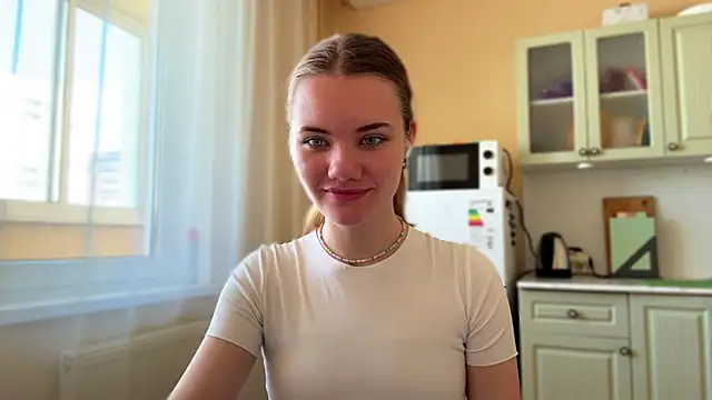 Snapshot of doana_bebriti chatting on April 28, 11:15 am doana bebriti online show from April 28, 11:15 am