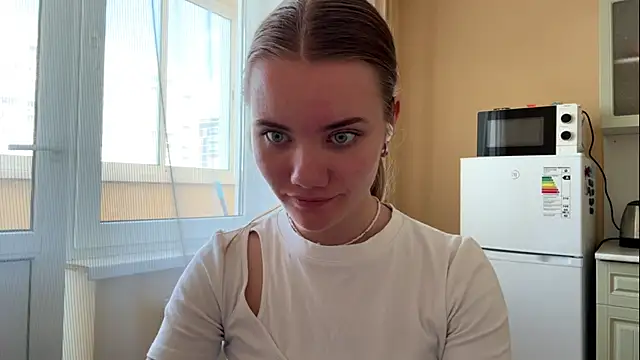 Snapshot of doana_bebriti chatting on May 20, 12:11 pm doana bebriti online show from May 20, 12:11 pm