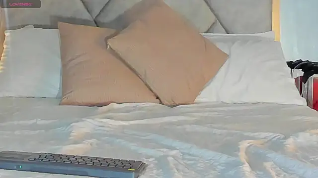 EmmaWilliammss online show from April 26, 4:10 am