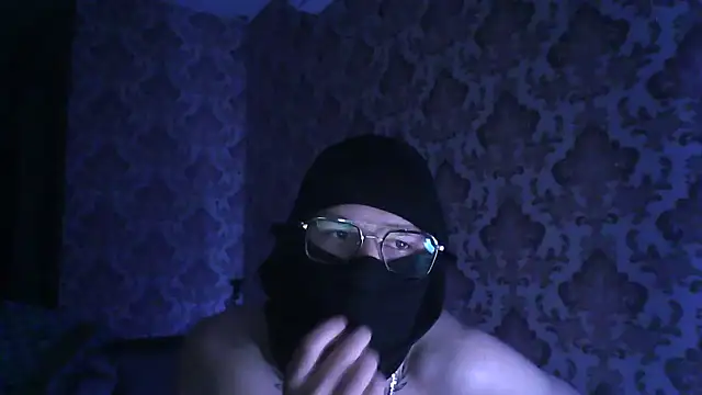 Snapshot of alyoshagreen chatting on April 14, 4:46 pm alyoshagreen online show from April 14, 4:46 pm