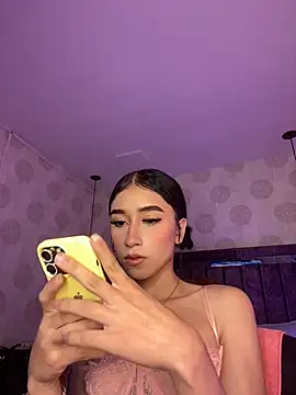 Alahia pink  online show from April 15, 4:19 am