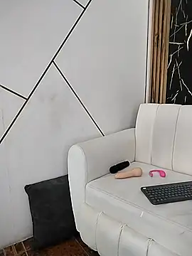 Julianas pm online show from April 14, 5:41 pm