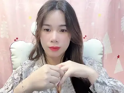 Snapshot of Luna3579 chatting on April 27, 4:21 am Luna3579 online show from April 27, 4:21 am