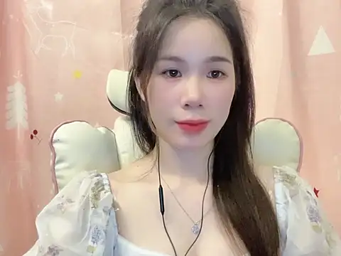 Snapshot of Luna3579 chatting on May 5, 5:10 pm Luna3579 online show from May 5, 5:10 pm
