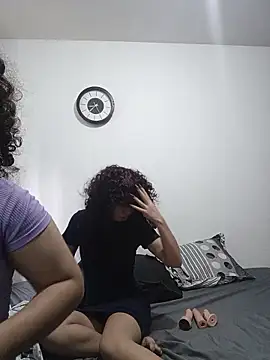 Snapshot of Chloe_and_Violeta chatting on April 25, 8:17 pm Chloe and Violeta online show from April 25, 8:17 pm