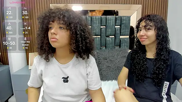 Snapshot of Chloe_and_Violeta chatting on May 1, 11:59 am Chloe and Violeta online show from May 1, 11:59 am