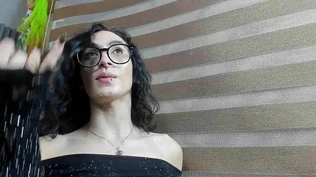 Snapshot of Shammy_rosse chatting on June 18, 8:02 pm Shammy rosse online show from June 18, 8:02 pm