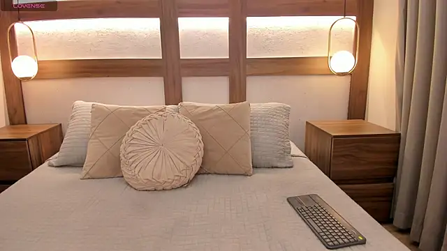 Emii Lux online show from May 12, 7:33 pm