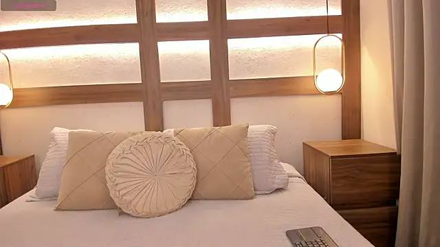 Emii Lux online show from May 14, 7:42 pm